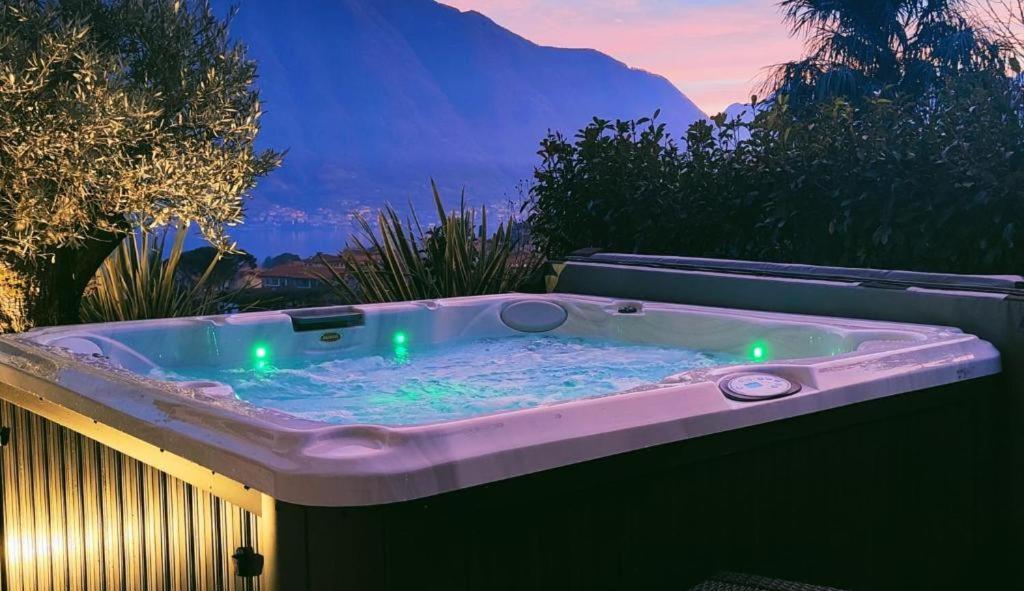 Deluxe Mini Suite Jacuzzi